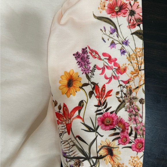 Girl’s floral sweatshirt size 10 Years - Picture 3 of 5